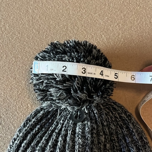 ZELLA Ribbed Lined Pom Pom Black/Gray Beanie NWT - OS - Picture 15 of 16